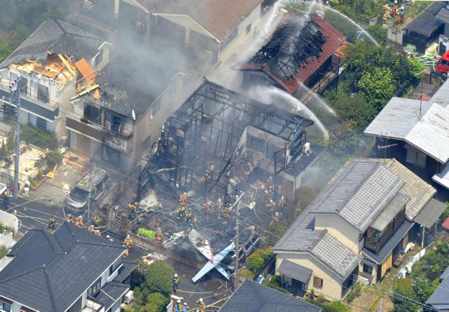Τρεις νεκροί από συντριβή μικρού αεροσκάφους σε προάστιο του Τόκιο