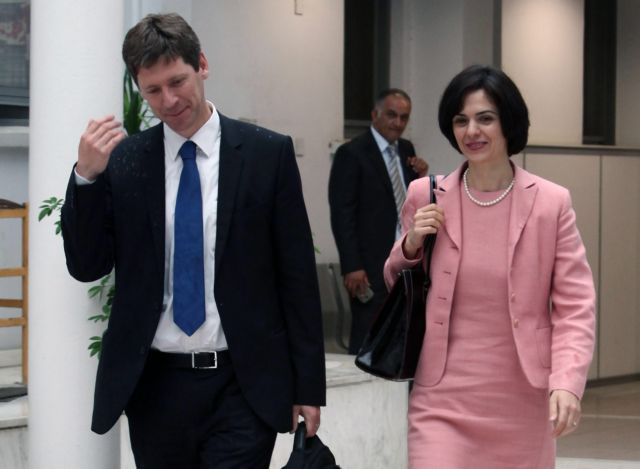 Σκληρό πόκερ για να αποσυρθεί το τρίτο πακέτο