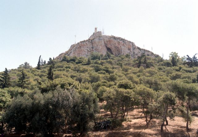 Προληπτική φύλαξη τριών σημείων πρασίνου στην Αθήνα αποφάσισε ο δήμος