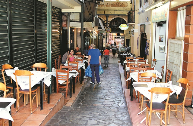 Σκέψεις για μείωση ΦΠΑ σε εστίαση και τουρισμό