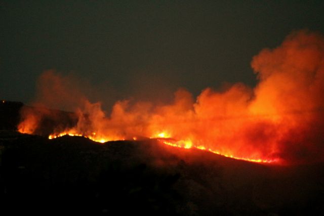Υπό μερικό έλεγχο έχει τεθεί η πυρκαγιά στη δυτική Αχαΐα