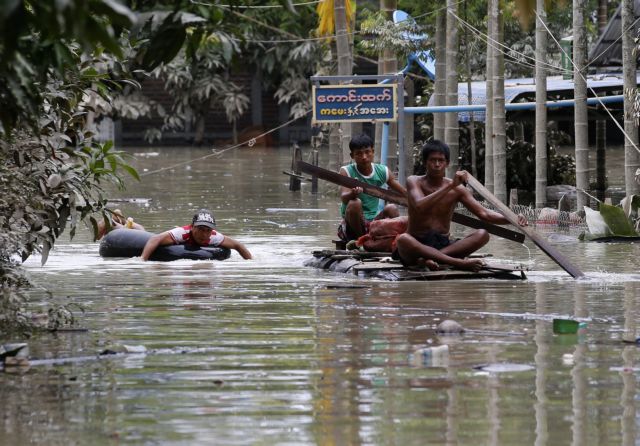 Εκατοντάδες νεκροί από πλημμύρες σε Ινδία, Πακιστάν και Μιανμάρ