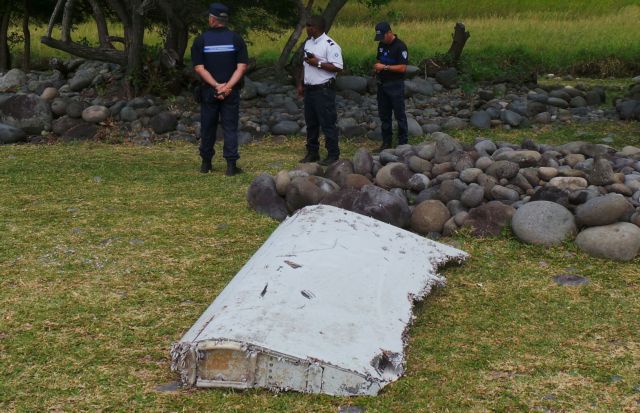 «Tο κομμάτι από το φτερό μπορεί να τους πει πολλά για την πτήση MH370» | tanea.gr
