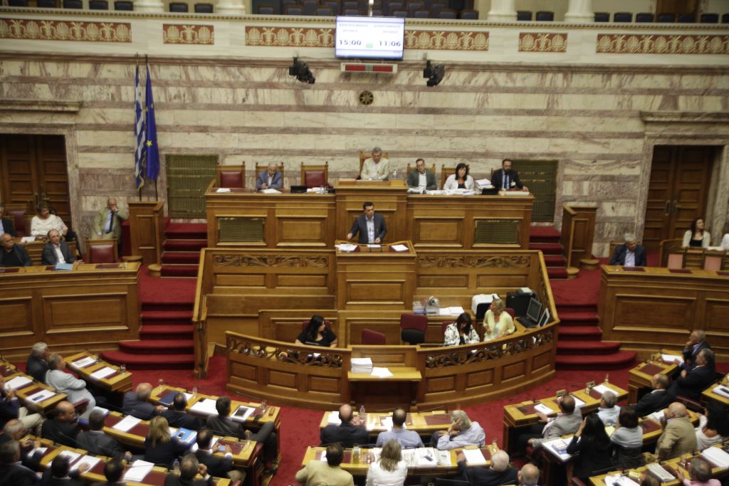 Στο όριο της δεδηλωμένης η κυβέρνηση – 44 απώλειες για τον ΣΥΡΙΖΑ – Ψήφο εμπιστοσύνης ζητάει ο Τσίπρας στις 20 Αυγούστου