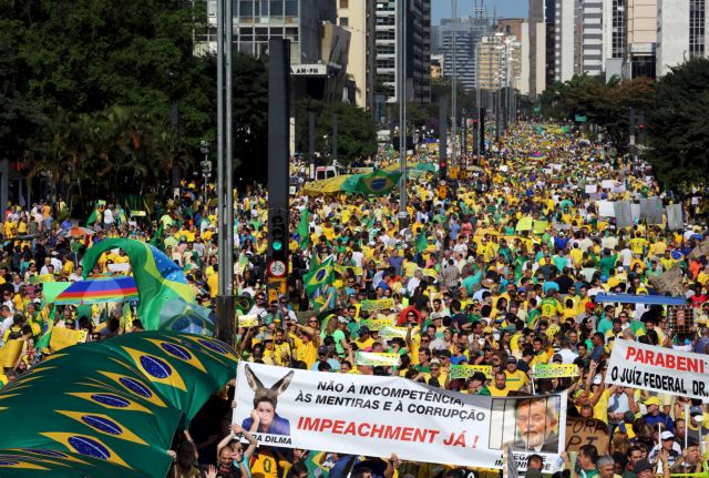 Βραζιλία: Διαδηλώσεις σε όλη τη χώρα κατά της προέδρου Ντίλμα Ρουσέφ