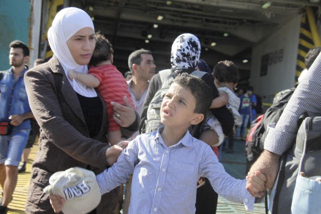 Στο λιμάνι του Πειραιά αποβιβάστηκαν οι 2.440 μετανάστες από το «Ελευθέριος Βενιζέλος»