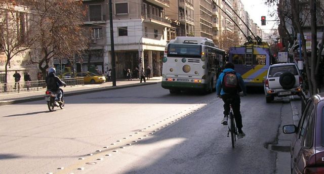 Ορθοπεταλιές #107 – Η δύσκολη συνύπαρξη λεωφορείων – ποδηλάτων στην Αθήνα