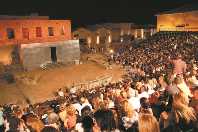 Εξοδος από την Ελευσίνα;