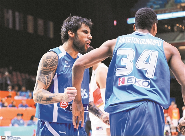 Οι υπασπιστές της Γαλανόλευκης!