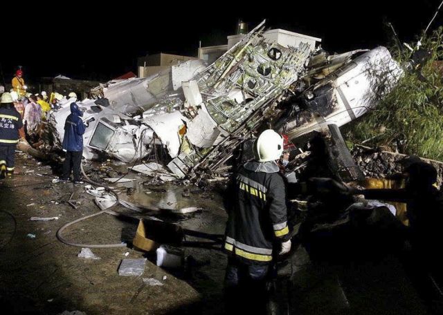 Συντριβή μικρού αεροσκάφους στην Ελβετία-Συγκρούστηκε με ένα όχημα