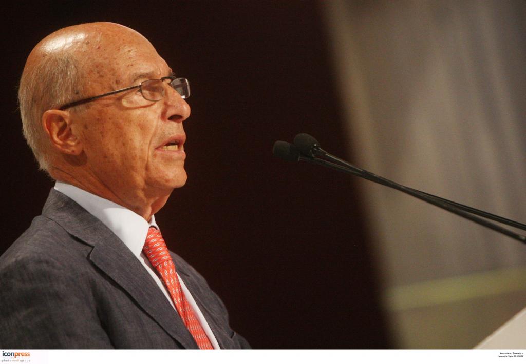 Σημίτης για την 3η του Σεπτέμβρη: «Το ΠΑΣΟΚ πρέπει να συμβάλλει δημιουργικά στην αναμόρφωση της χώρας»