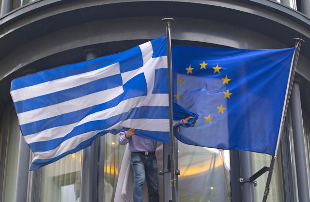 Reuters: Μείωση κόστους εξυπηρέτησης του χρέους στο 15% του ΑΕΠ εξετάζει η ΕΕ