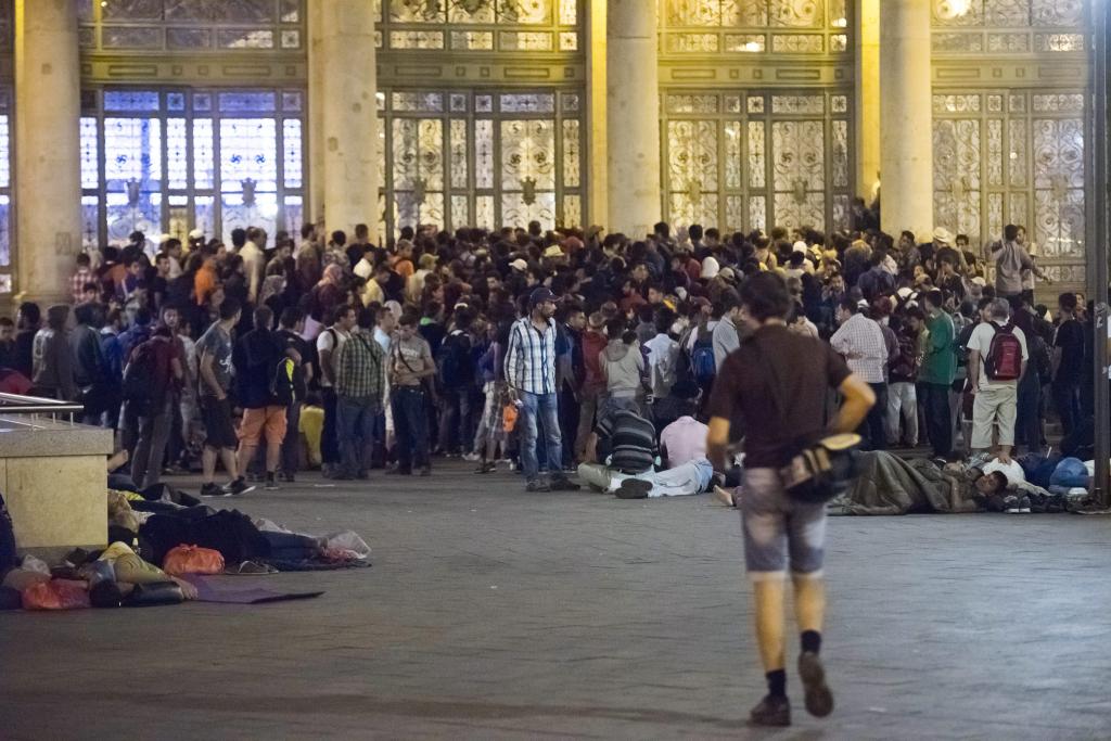 Ανοιξε ο σιδηροδρομικός σταθμός της Βουδαπέστης, αλλά με… απαγόρευση εισόδου στους μετανάστες