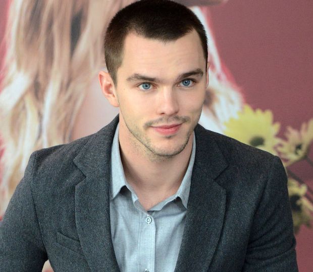 Ο Νίκολας Χουλτ θα είναι ο κινηματογραφικός Τζ.Ντ. Σάλιντζερ