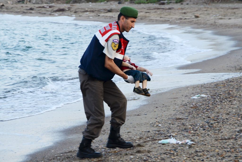 «Η ανθρωπότητα εκβράστηκε στην ακρογιαλιά» – 12 νεκροί μετανάστες μεταξύ Κω και Τουρκίας