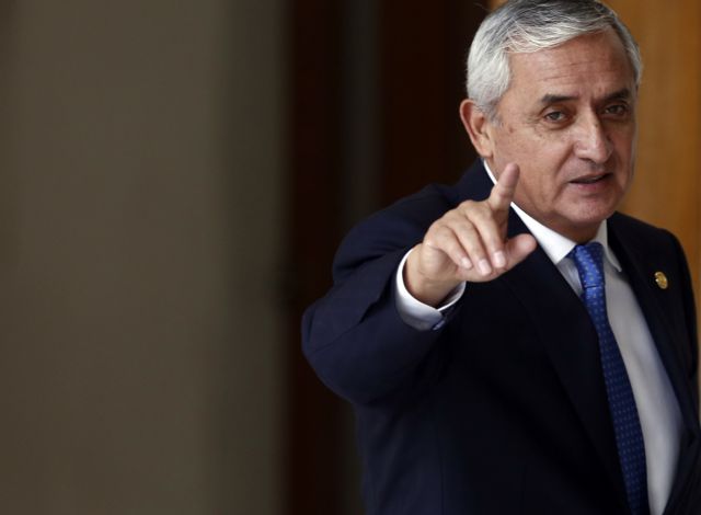 Παραιτήθηκε ο πρόεδρος της Γουατεμάλας – εκδόθηκε ένταλμα σύλληψής του για διαφθορά