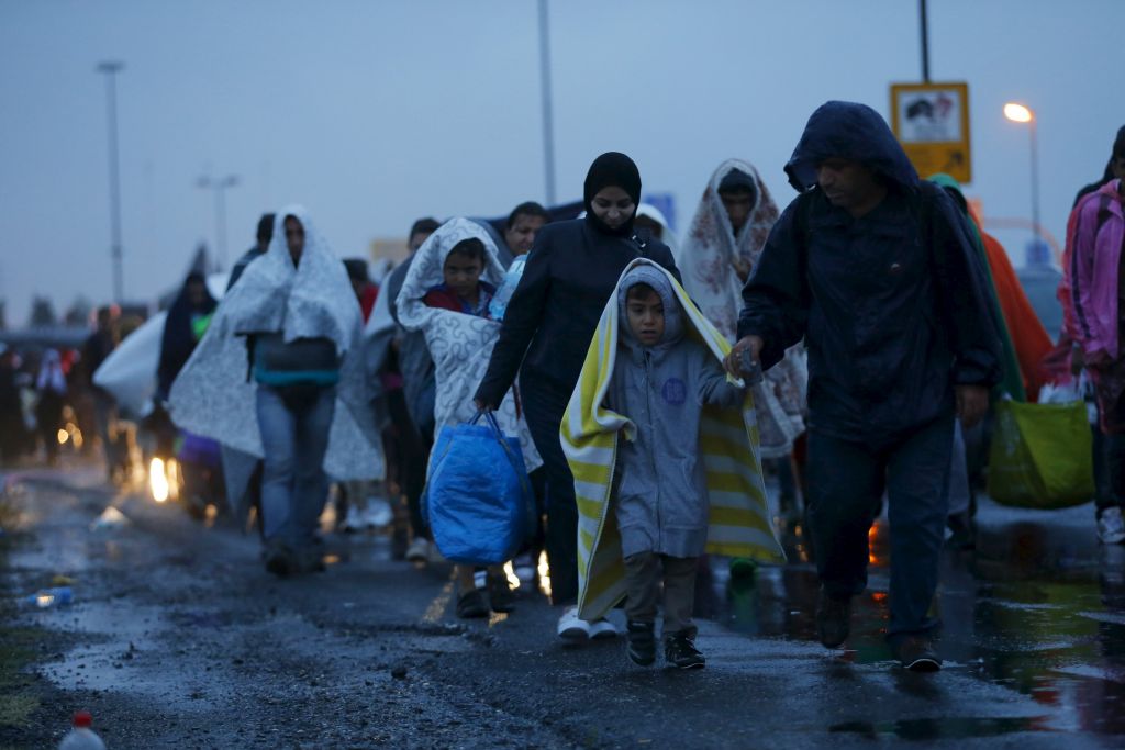 Περίπου 2.000 πρόσφυγες στην Ουγγαρία έφτασαν στα σύνορα με την Αυστρία