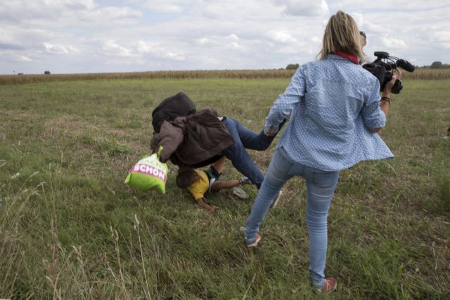 Ουγγαρία: «Πανικοβλήθηκα, δεν είμαι ρατσίστρια και άκαρδη» λέει η εικονολήπτρια που κλώτσησε μετανάστες