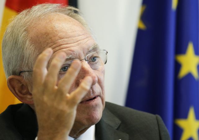 Σόιμπλε: «Η Ελλάδα πρέπει να αποφασίσει αν θα κάνει την απαραίτητη προσαρμογή μέσα ή έξω από το ευρώ»