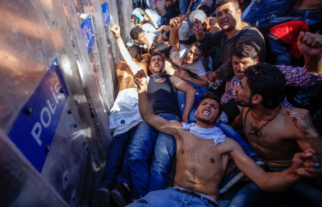 Ενταση με εκατοντάδες μετανάστες στην τουρκική πλευρά της μεθορίου στον Εβρο