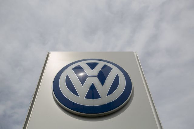Συνεχίζει την πτώση η μετοχή της Volkswagen