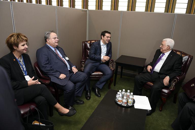 Συνάντηση Τσίπρα με τον πρόεδρο της Παλαιστίνης, Μ. Αμπάς | tanea.gr