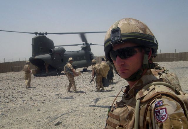 Εως το 2016 παρατείνει τη στρατιωτική της παρουσία στο Αφγανιστάν η Βρετανία