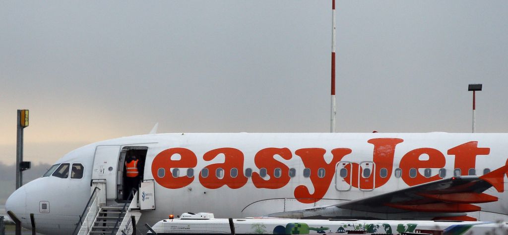 Αναγκαστική προσγείωση πραγματοποίησε αεροπλάνο με προορισμό την Κρήτη – ο πιλότος έχασε τις αισθήσεις του