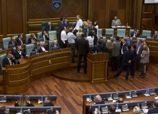 Δακρυγόνο στη Βουλή του Κοσόβου έριξε ο αρχηγός της αντιπολίτευσης