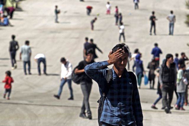 Σόιμπλε: «Πρέπει να περιορίσουμε τον αριθμό των προσφύγων»