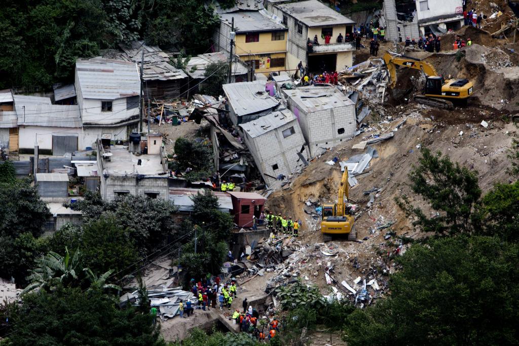 Γουατεμάλα: Βρέθηκαν 130 πτώματα ενώ αγνοούνται 300 άνθρωποι από την κατολίσθηση