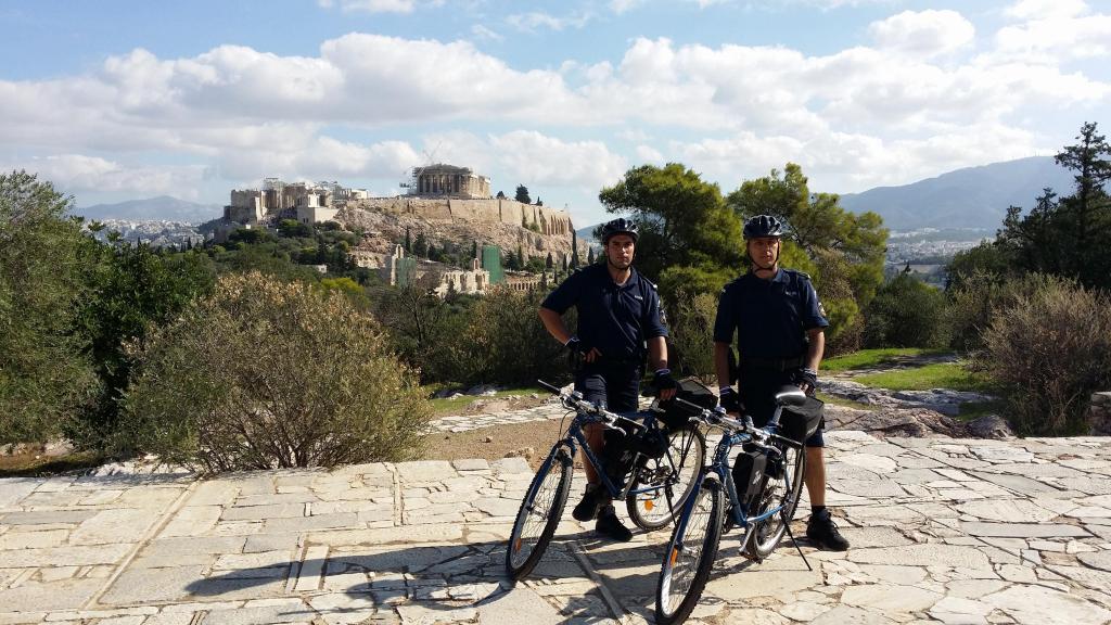 Αστυνομικοί με ηλεκτροκίνητα ποδήλατα σε Αθήνα και Θεσσαλονίκη