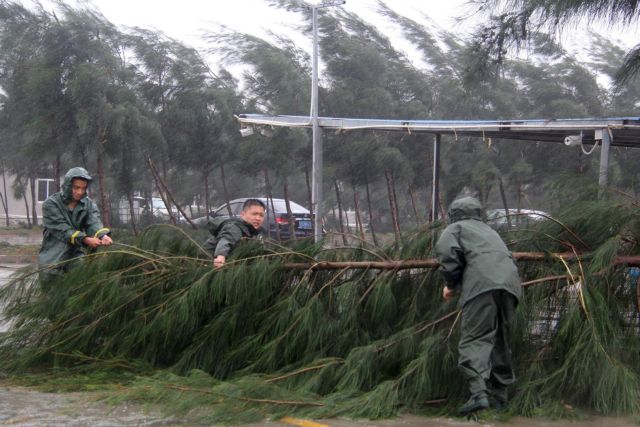 Κίνα: Εξι νεκροί και εκατοντάδες τραυματίες από τυφώνα
