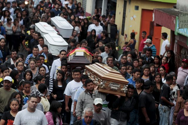 Θρήνος στη Γουατεμάλα για τουλάχιστον 131 νεκρούς σε κατολίσθηση