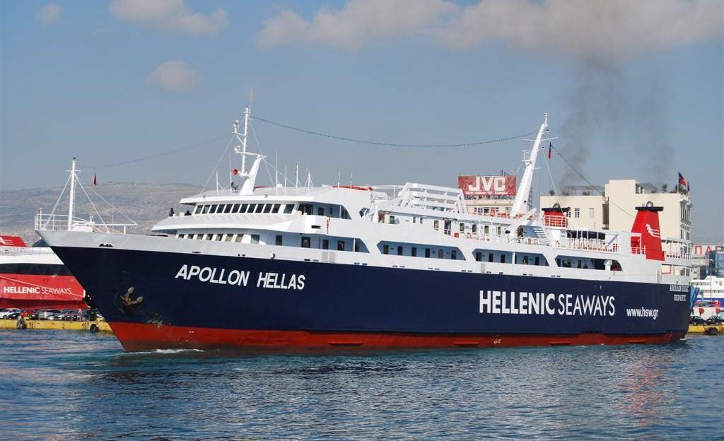 Απαγορεύθηκε ο απόπλους του επιβατηγού οχηματαγωγού πλοίου «Απόλλων Ελλάς», στο οποίο εκδηλώθηκε το μεσημέρι πυρκαγιά