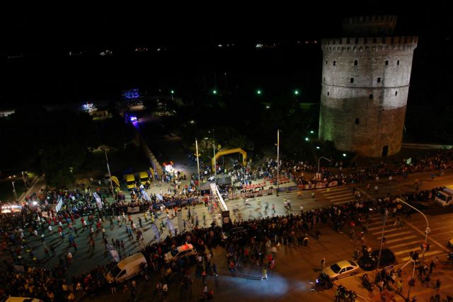 Η νύχτα πέφτει, η Θεσσαλονίκη κάνει ρεκόρ