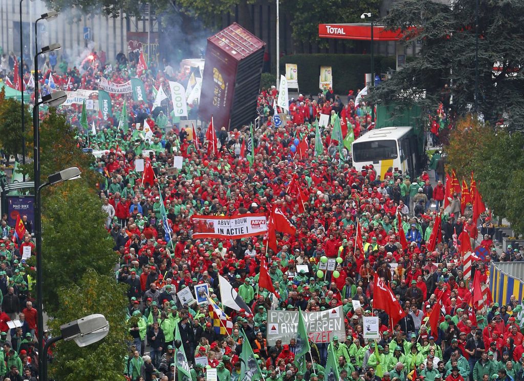 Βρυξέλλες: Τουλάχιστον 80.000 άνθρωποι στους δρόμους κατά τις λιτότητας