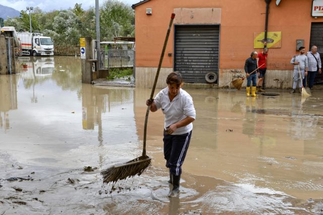 Πλημμύρισε ο Τάραντας στη νότια Ιταλία από σφοδρό κύμα κακοκαιρίας