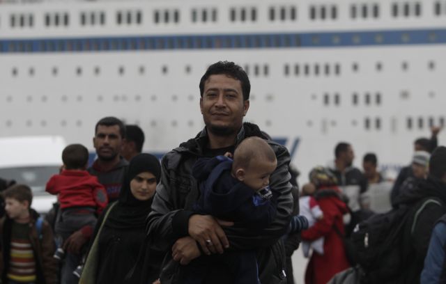 Κομισιόν: Δεν είναι μόνιμες οι 50.000 θέσεις φιλοξενίας προσφύγων στην Ελλάδα