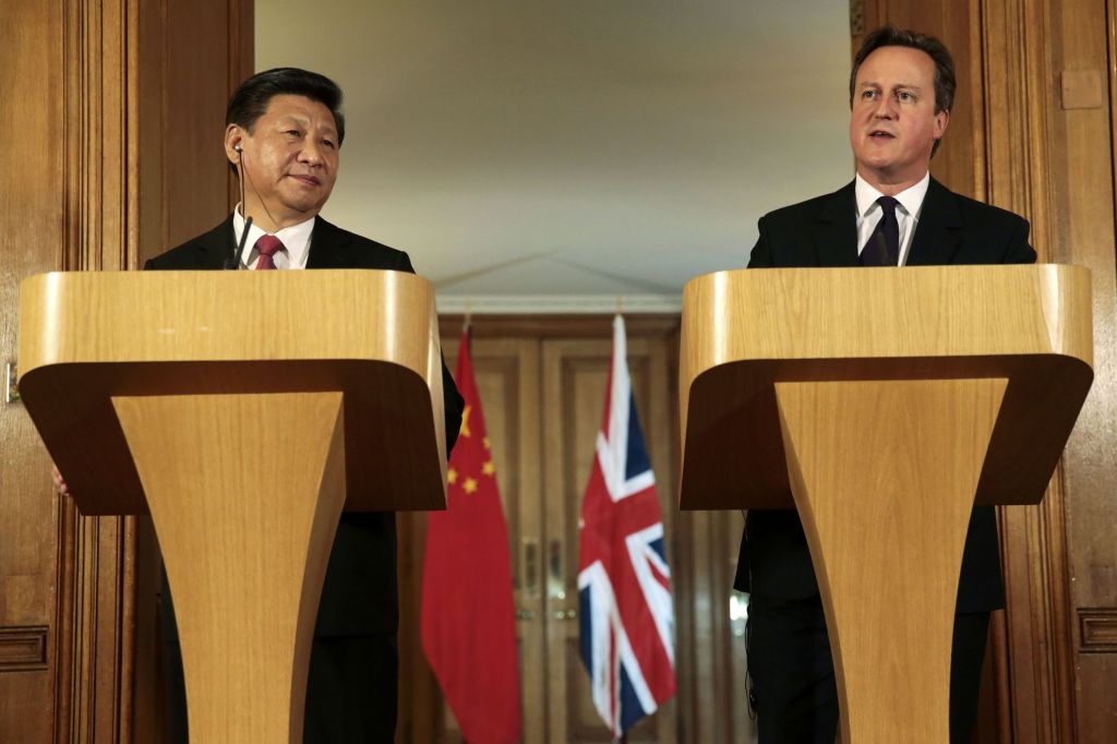 Συμφωνία ορόσημο ύψους πολλών δισεκατομμυρίων δολαρίων υπέγραψε ο πρόεδρος της Κίνας στο Λονδίνο