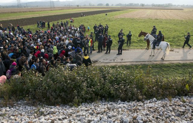 H Σλοβενία ζητά αστυνομικές ενισχύσεις από χώρες της ΕΕ για το προσφυγικό