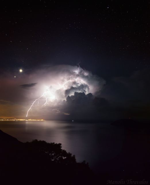 Εντυπωσιακό θέαμα: Ηλεκτρική καταιγίδα στον ουρανό της Σάμου!
