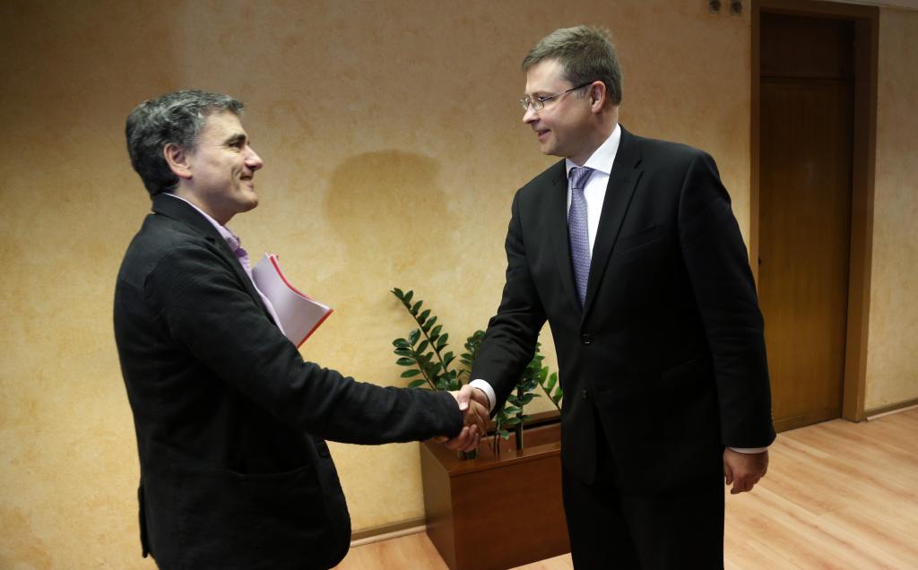 Ντομπρόβσκις: «Θα βρεθεί συμβιβαστική λύση για τα κόκκινα δάνεια»
