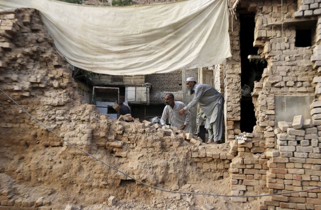 Τουλάχιστον 221 νεκροί σε Πακιστάν και Αφγανιστάν από τον σεισμό 7,5 Ρίχτερ