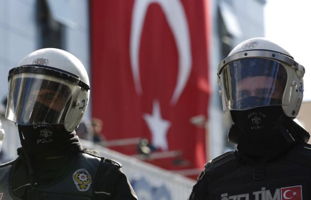 Αστυνομική έφοδος «στον αέρα» σε δύο κανάλια της Τουρκίας