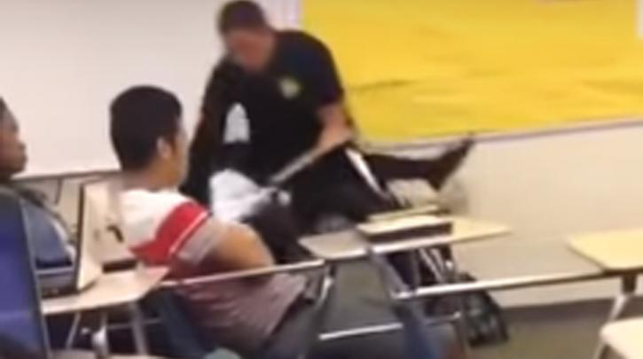 ΗΠΑ: Απολύθηκε ο αστυνομικός που ξυλοκόπησε μαύρη μαθήτρια μέσα στην τάξη της