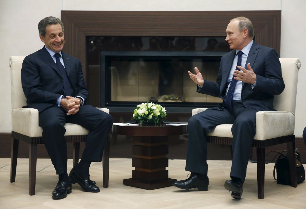 Διαμάχη προκάλεσε η επίσκεψη του Σαρκοζί στη Ρωσία και η συνάντησή του με τον Πούτιν