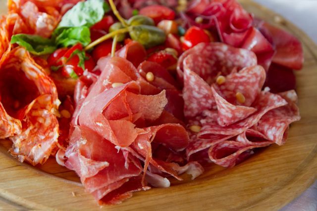 Στα καρκινογόνα κατέταξε ο ΠΟΥ τα επεξεργασμένα κρεατικά