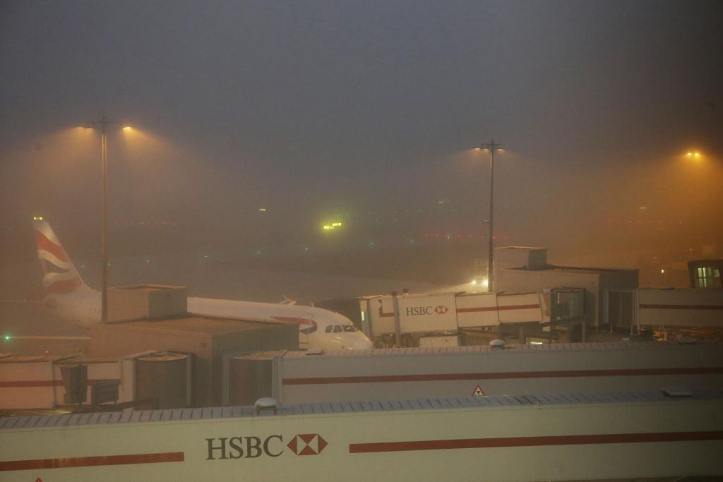Ακυρώσεις πτήσεων και μεγάλες καθυστερήσεις σε όλη τη βόρεια και δυτική Ευρώπη λόγω ομίχλης
