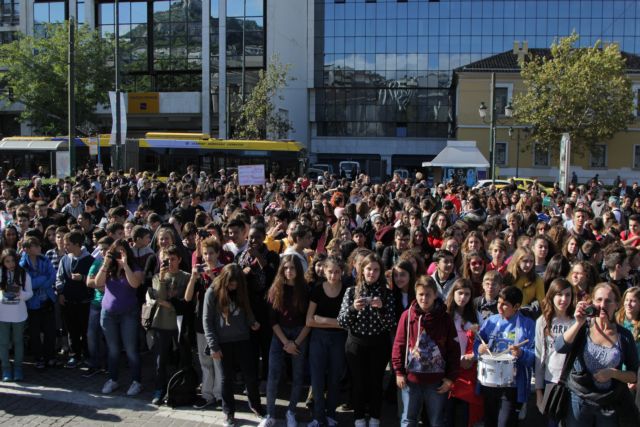 Επεισόδια μικρής έκτασης στο μαθητικό συλλαλητήριο στην Αθήνα | tanea.gr Επεισόδια μικρής έκτασης στο μαθητικό συλλαλητήριο στην Αθήνα | tanea.gr